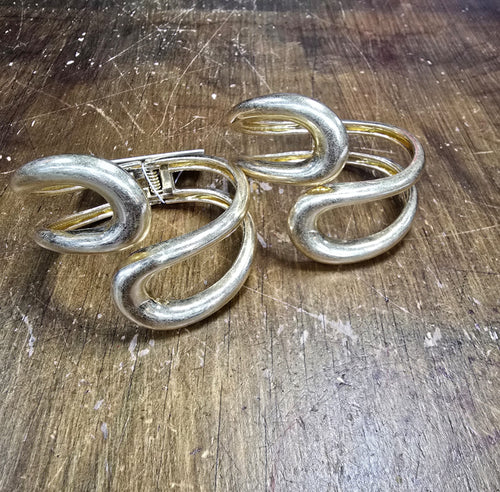 Gold metal Clasp Bracelet